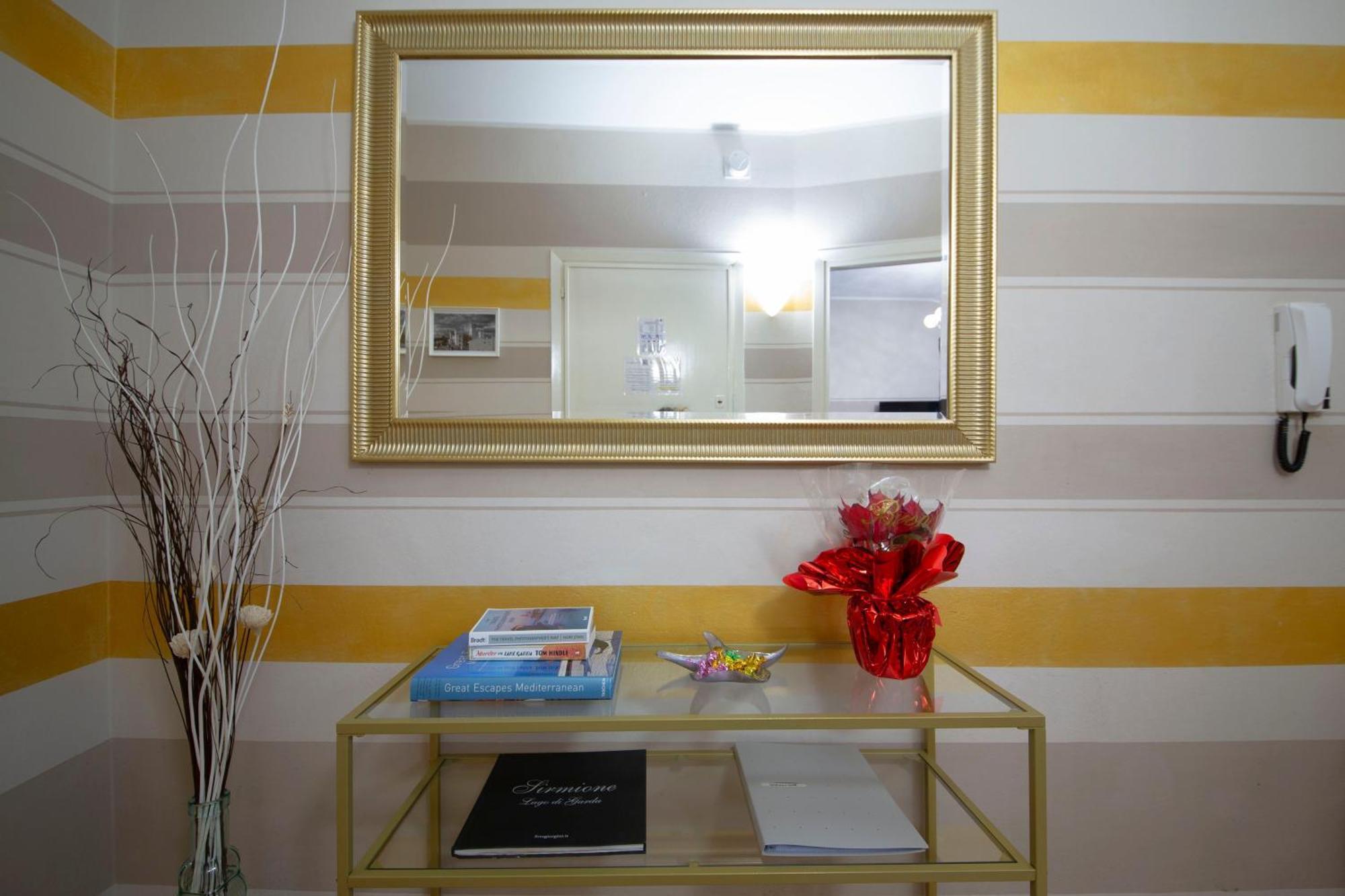 Sirmione4U - Domus By The Castle Apartment ภายนอก รูปภาพ