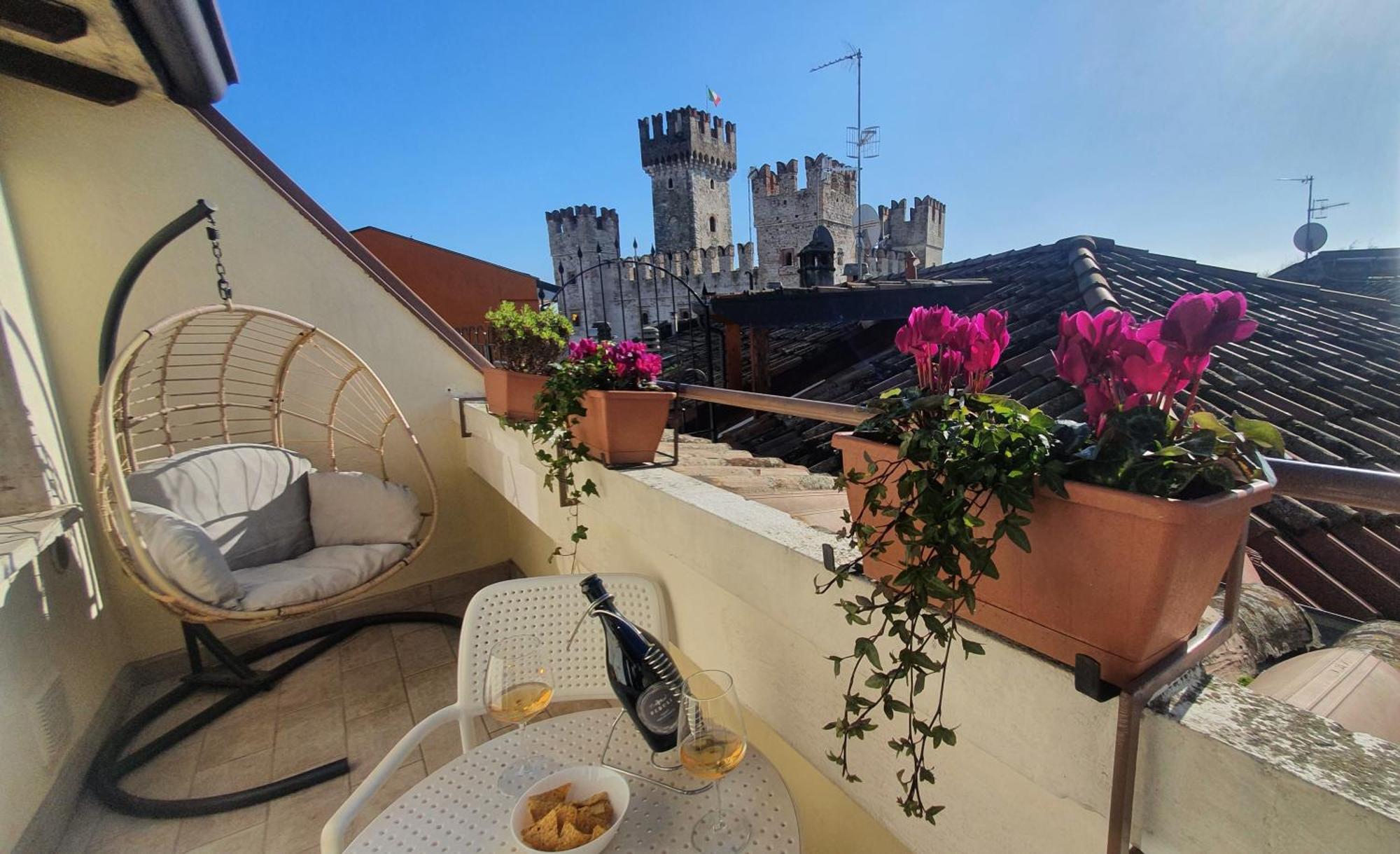 Sirmione4U - Domus By The Castle Apartment ภายนอก รูปภาพ