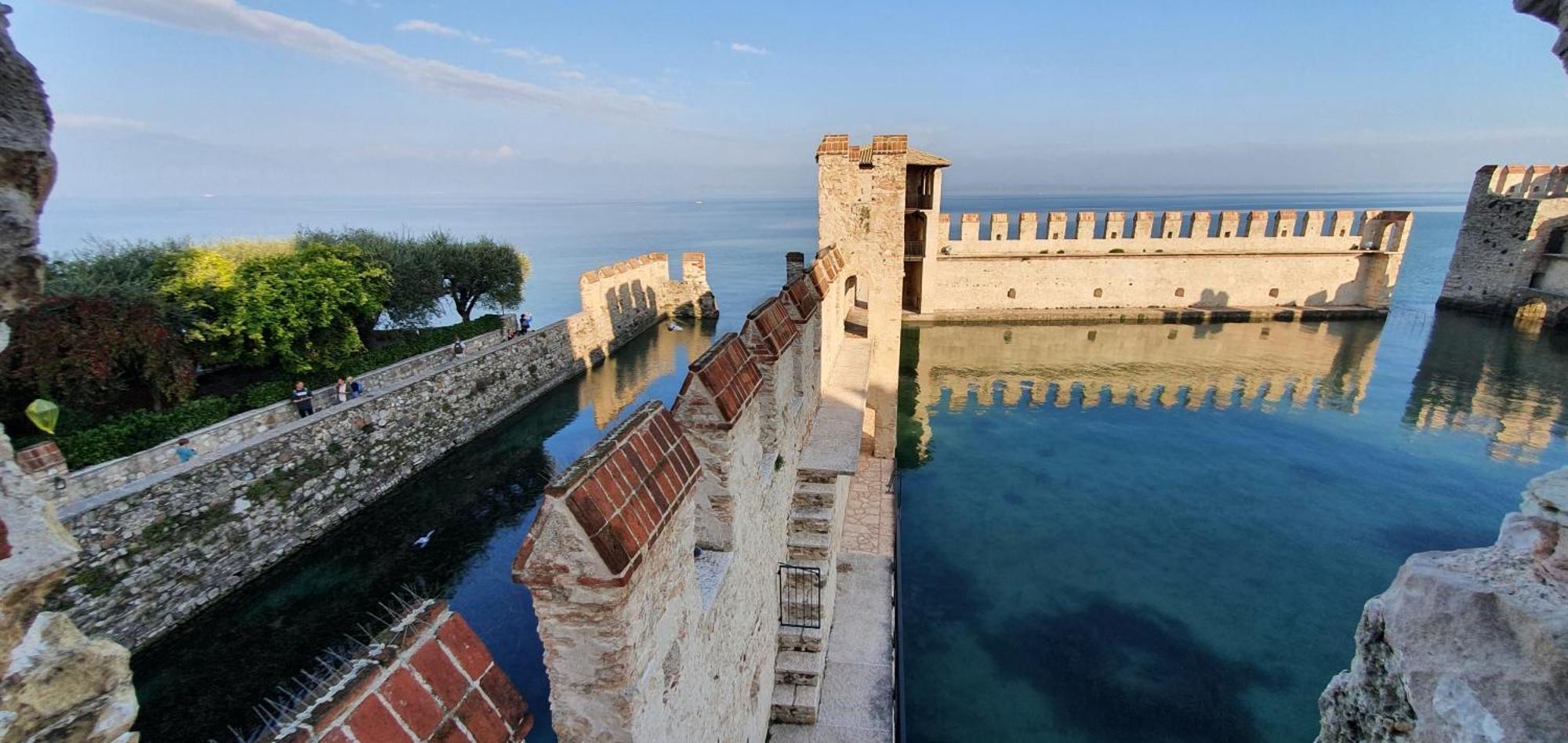 Sirmione4U - Domus By The Castle Apartment ภายนอก รูปภาพ